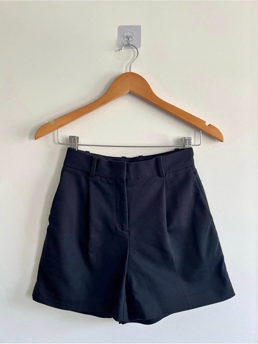 Babaton Mid thigh & Highwaisted Shorts | XXS
